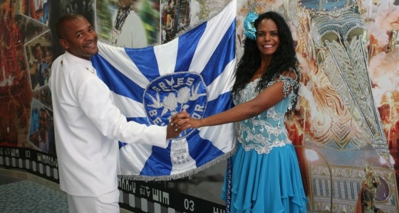 Selminha Sorriso e Claudinho completam bodas de prata como mestre-sala e  porta-bandeira da Beija-Flor - Jornal O Globo